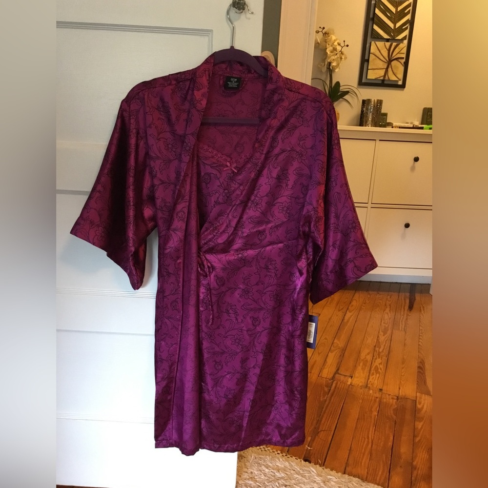 Floral print nightly and robe size small